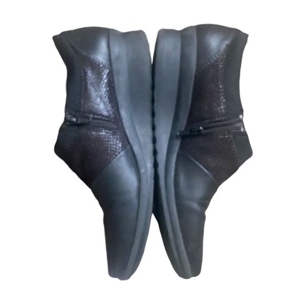 CLARKS CLOUDSTEPPERS Sillian Paz BLACK LOAFERS SLIP ONS WALKING  SZ 9 - Picture 1 of 9